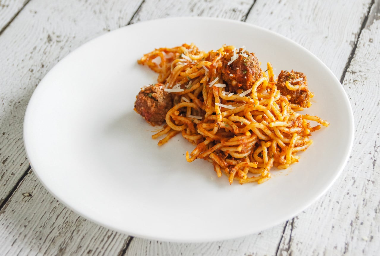 A plate of spaghetti & meatballs.