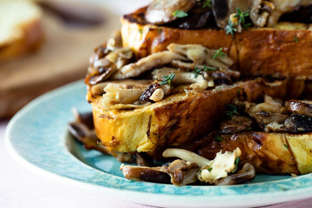 Close of up mushrooms on french toast.