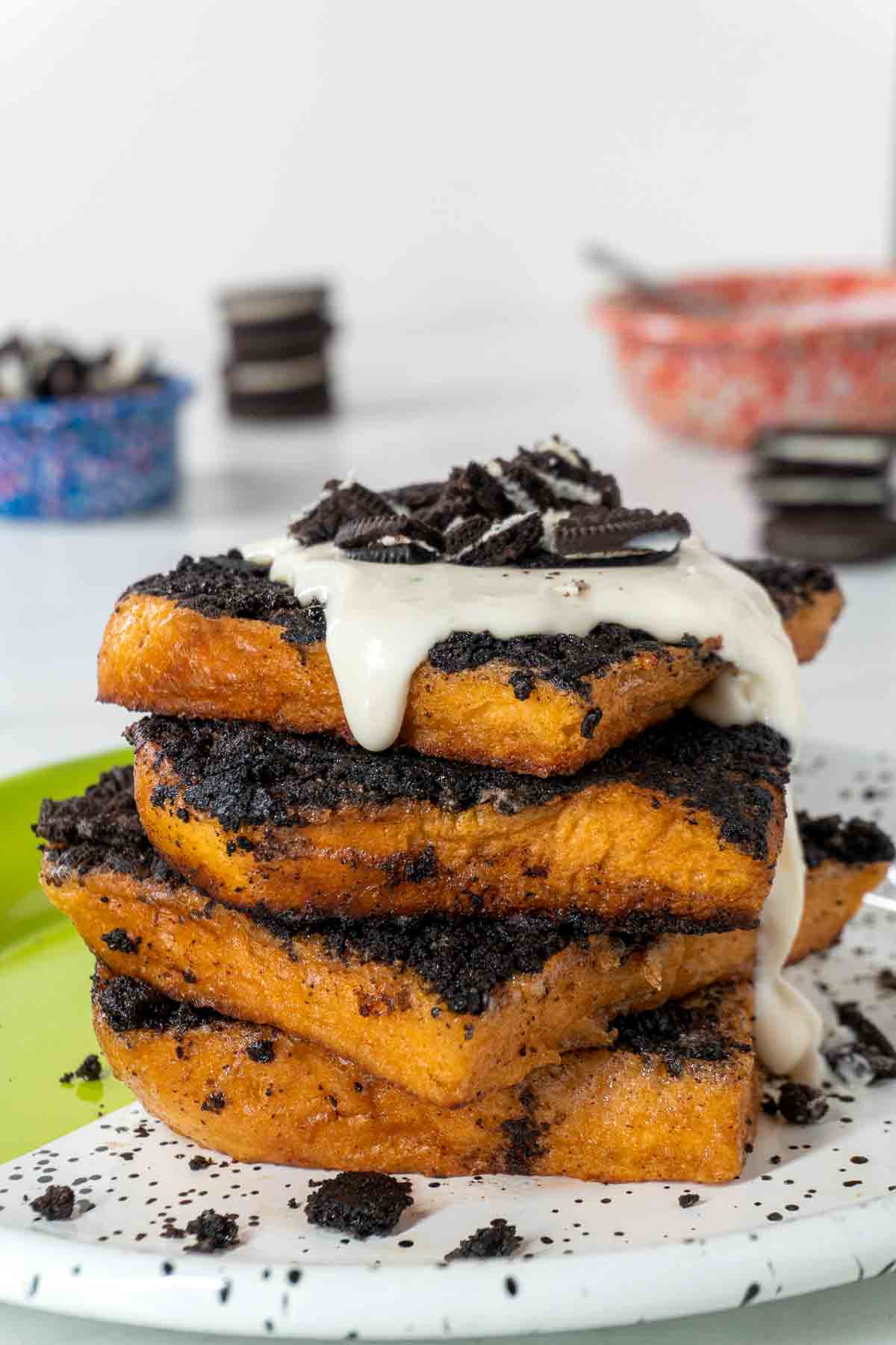 A side shot of French toast stuffed with Oreos.